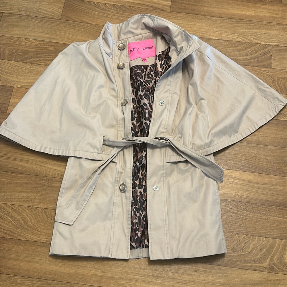 Betsey Johnson Beige Trench Cape Coat With Belt & Leopard Lining Women’s Sz. M